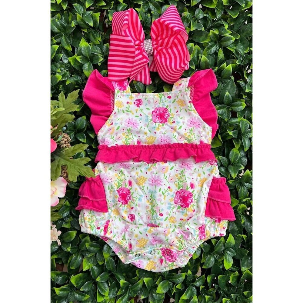 FLORAL PRINTED BABY ROMPER WITH RUFFLE HEM.